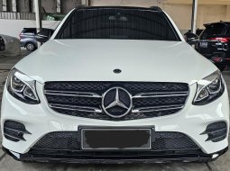 2019 Mercedes-Benz GLC 200 AMG Line Putih - Jual mobil bekas di DKI Jakarta