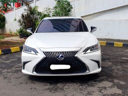 2019 Lexus ES 300h Ultra Luxury Putih - Jual mobil bekas di DKI Jakarta