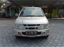 2007 Isuzu Panther LS Brightsilver - Jual mobil bekas di Jawa Tengah