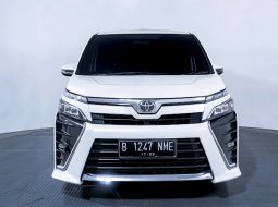 2018 Toyota Voxy 2.0 A/T Putih - Jual mobil bekas di Banten