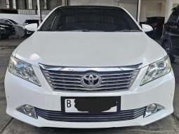 2012 Toyota Camry 2.5 V Putih - Jual mobil bekas di Jawa Barat