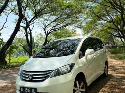2011 Honda Freed 1.5 Putih - Jual mobil bekas di Jawa Timur