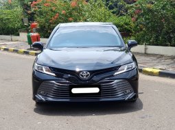 2020 Toyota Camry 2.5 V Hitam - Jual mobil bekas di DKI Jakarta