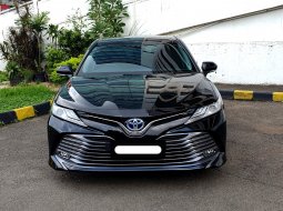 2020 Toyota Camry 2.5 Hybrid Hitam - Jual mobil bekas di DKI Jakarta