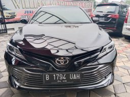 2020 Toyota Camry 2.5 V Hitam - Jual mobil bekas di Jawa Barat