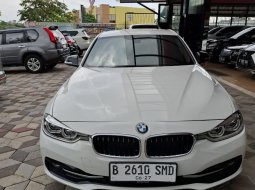 2016 BMW 3 Series 320i Sport Putih - Jual mobil bekas di Jawa Barat