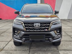 2022 Toyota Fortuner Abu-abu - Jual mobil bekas di DKI Jakarta