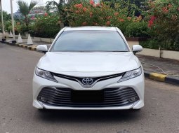 2019 Toyota Camry 2.5 Hybrid Putih - Jual mobil bekas di DKI Jakarta