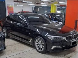 2018 BMW 5 Series 520i Hitam - Jual mobil bekas di DKI Jakarta
