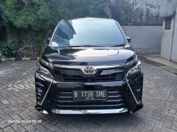 2019 Toyota Voxy 2.0 A/T Hitam - Jual mobil bekas di Banten