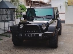 2010 Jeep Wrangler Rubicon Unlimited Hitam - Jual mobil bekas di DI Yogyakarta