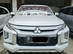 2021 Mitsubishi Triton Ultimate AT Double Cab 4WD Putih - Jual mobil bekas di Jawa Barat