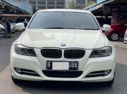 2011 BMW 3 Series 320i Putih - Jual mobil bekas di DKI Jakarta
