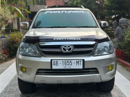 2005 Toyota Fortuner G Brightsilver - Jual mobil bekas di DI Yogyakarta