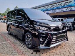 2018 Toyota Voxy 2.0 A/T Hitam - Jual mobil bekas di Banten