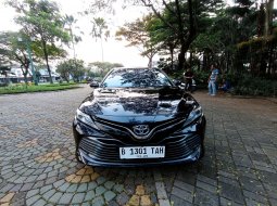 2020 Toyota Camry 2.5 Hybrid Hitam - Jual mobil bekas di Jawa Barat