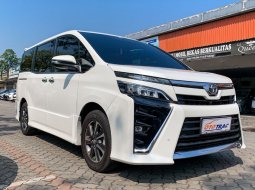 2019 Toyota Voxy 2.0 A/T Putih - Jual mobil bekas di Banten