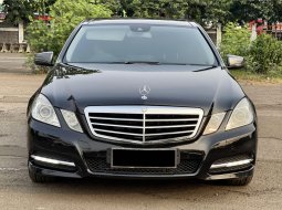 2011 Mercedes-Benz E-Class E 300 Hitam - Jual mobil bekas di DKI Jakarta