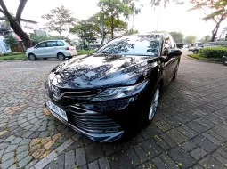 2020 Toyota Camry 2.5 Hybrid Hitam - Jual mobil bekas di Jawa Barat