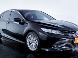 2020 Toyota Camry 2.5 Hybrid Hitam - Jual mobil bekas di Banten