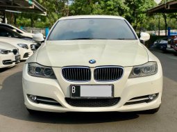 2011 BMW 3 Series 320i Putih - Jual mobil bekas di DKI Jakarta