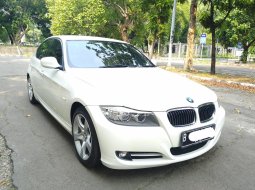 2011 BMW 3 Series 320i Putih - Jual mobil bekas di DKI Jakarta