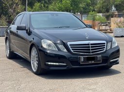 2011 Mercedes-Benz E-Class E 300 Hitam - Jual mobil bekas di DKI Jakarta