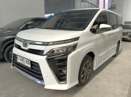 2018 Toyota Voxy 2.0 A/T Putih - Jual mobil bekas di Jawa Barat