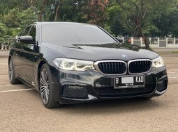 2020 BMW 5 Series 530i Hitam - Jual mobil bekas di DKI Jakarta