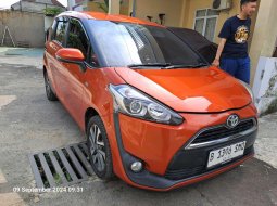 2017 Toyota Sienta V CVT Orange - Jual mobil bekas di Jawa Barat