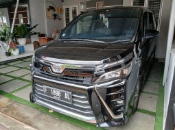 2018 Toyota Voxy 2.0 A/T Hitam - Jual mobil bekas di Jawa Barat