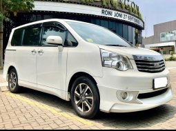 2014 Toyota NAV1 V Limited Putih - Jual mobil bekas di Banten