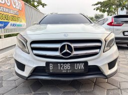 2015 Mercedes-Benz GLA 200 Gasoline Putih - Jual mobil bekas di Jawa Barat