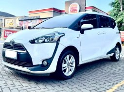 2017 Toyota Sienta G Putih - Jual mobil bekas di Banten