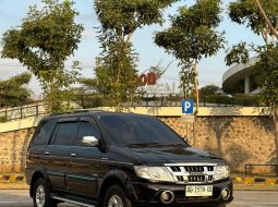 2011 Isuzu Panther GRAND TOURING Hitam - Jual mobil bekas di Jawa Timur