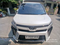 2019 Toyota Voxy 2.0 A/T Putih - Jual mobil bekas di Banten