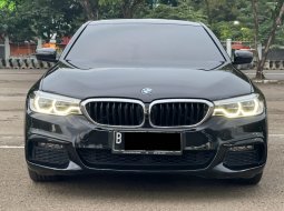 2020 BMW 5 Series 520i Hitam - Jual mobil bekas di DKI Jakarta