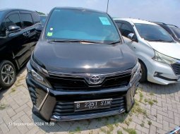 2019 Toyota Voxy 2.0 A/T Hitam - Jual mobil bekas di Banten