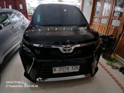 2018 Toyota Voxy 2.0 A/T Hitam - Jual mobil bekas di Banten