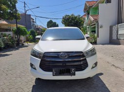 2020 Toyota Kijang Innova V A/T Gasoline Putih - Jual mobil bekas di Jawa Timur