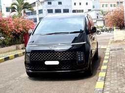 2021 Hyundai Staria Signature 7 Hitam - Jual mobil bekas di DKI Jakarta