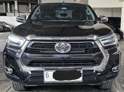 2022 Toyota Hilux 2.4L D-Cab V AT Hitam - Jual mobil bekas di DKI Jakarta