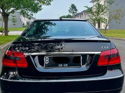 2010 Mercedes-Benz E-Class E 300 Hitam - Jual mobil bekas di DKI Jakarta