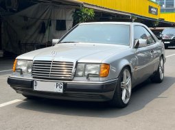 1990 Mercedes-Benz 300CE C124 3.0 Automatic Silver - Jual mobil bekas di DKI Jakarta