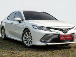 2020 Toyota Camry 2.5 V Putih - Jual mobil bekas di Banten