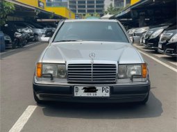 1996 Mercedes-Benz 300CE C124 3.0 Automatic Silver - Jual mobil bekas di DKI Jakarta