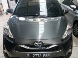 2021 Toyota Sienta V CVT Abu-abu - Jual mobil bekas di Banten