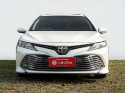 2020 Toyota Camry 2.5 V Putih - Jual mobil bekas di Banten