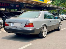 1990 Mercedes-Benz 300CE C124 3.0 Automatic Silver - Jual mobil bekas di DKI Jakarta