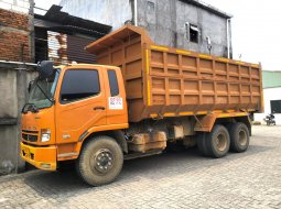 2022 Mitsubishi Fuso Trucks Orange - Jual mobil bekas di DKI Jakarta